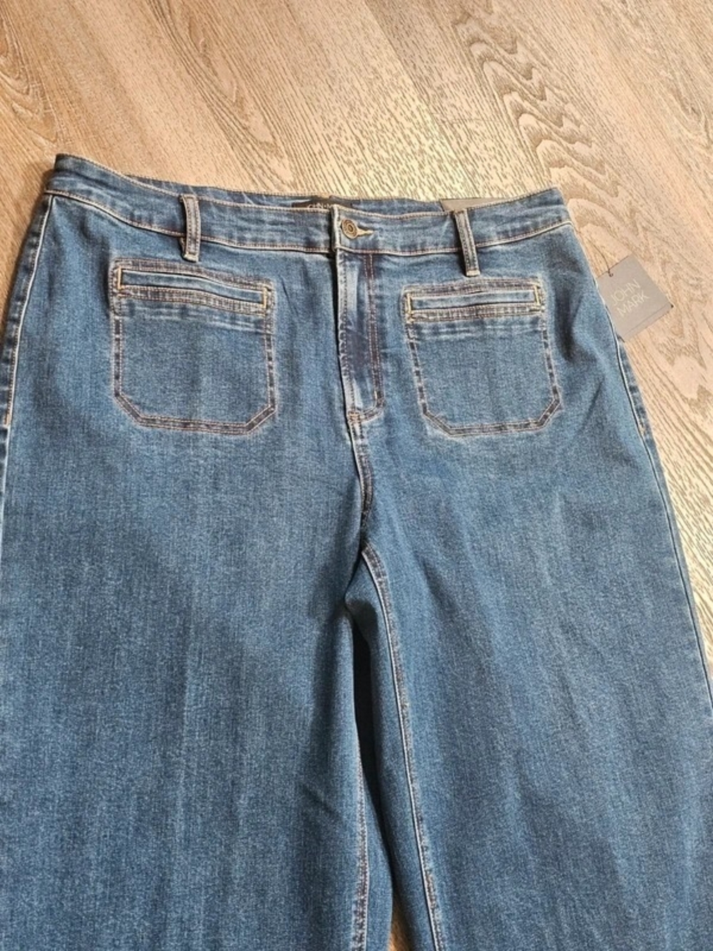Classic Blue Women’s Crop Jeans - Picture 5 of 5